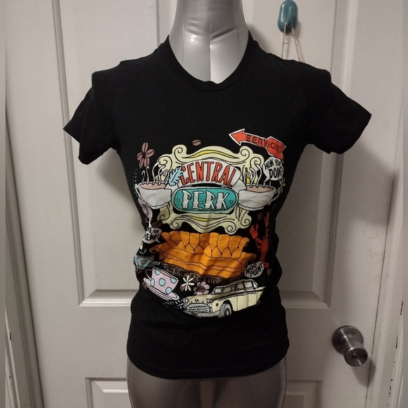 F.R.I.E.N.D.S Accessories 6pc BUNDLE Tee/Trivia Game/3pk Socks/ Lipbalm NWT - Picture 10 of 10